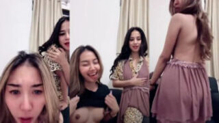 Duo ABG Pamer Puting Toket Kecil Buat Bahan Colikers