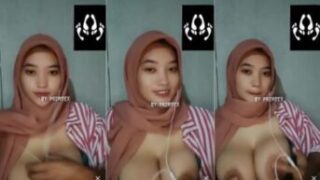 Jelita Cewek Hijabers Toge Binal VCS Mainin Uting Basah Livu